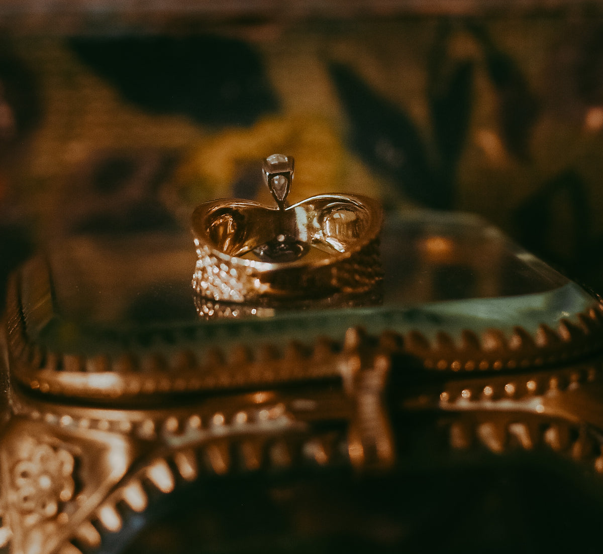 Vintage Sculptural Diamond Band in 14K Gold | Pear and Round Cut Diamonds | circa 1960s