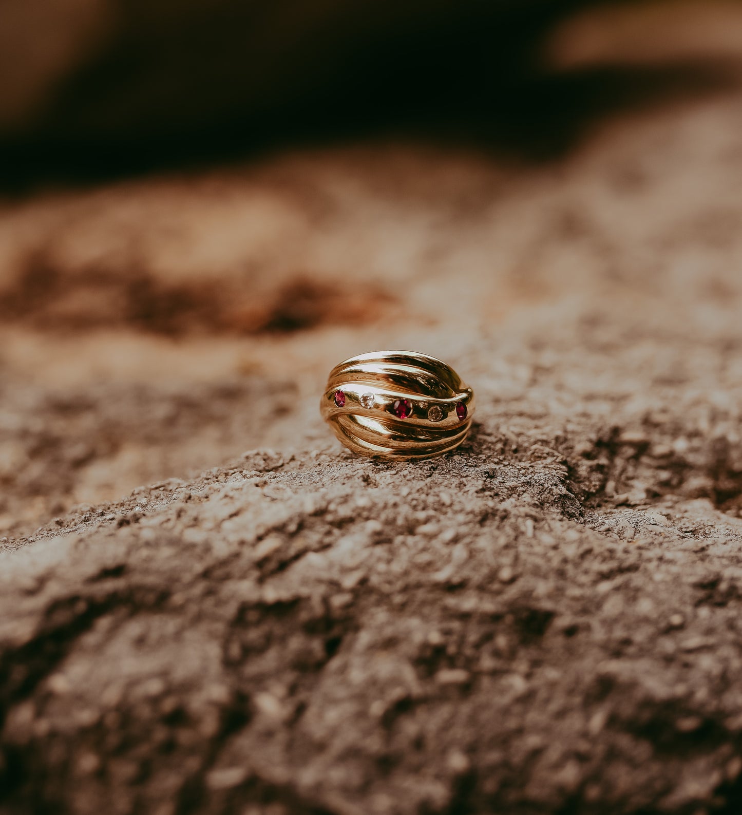 My Darling Juliet | City-Chic 14K Gold Ruby & Diamond Wave Band