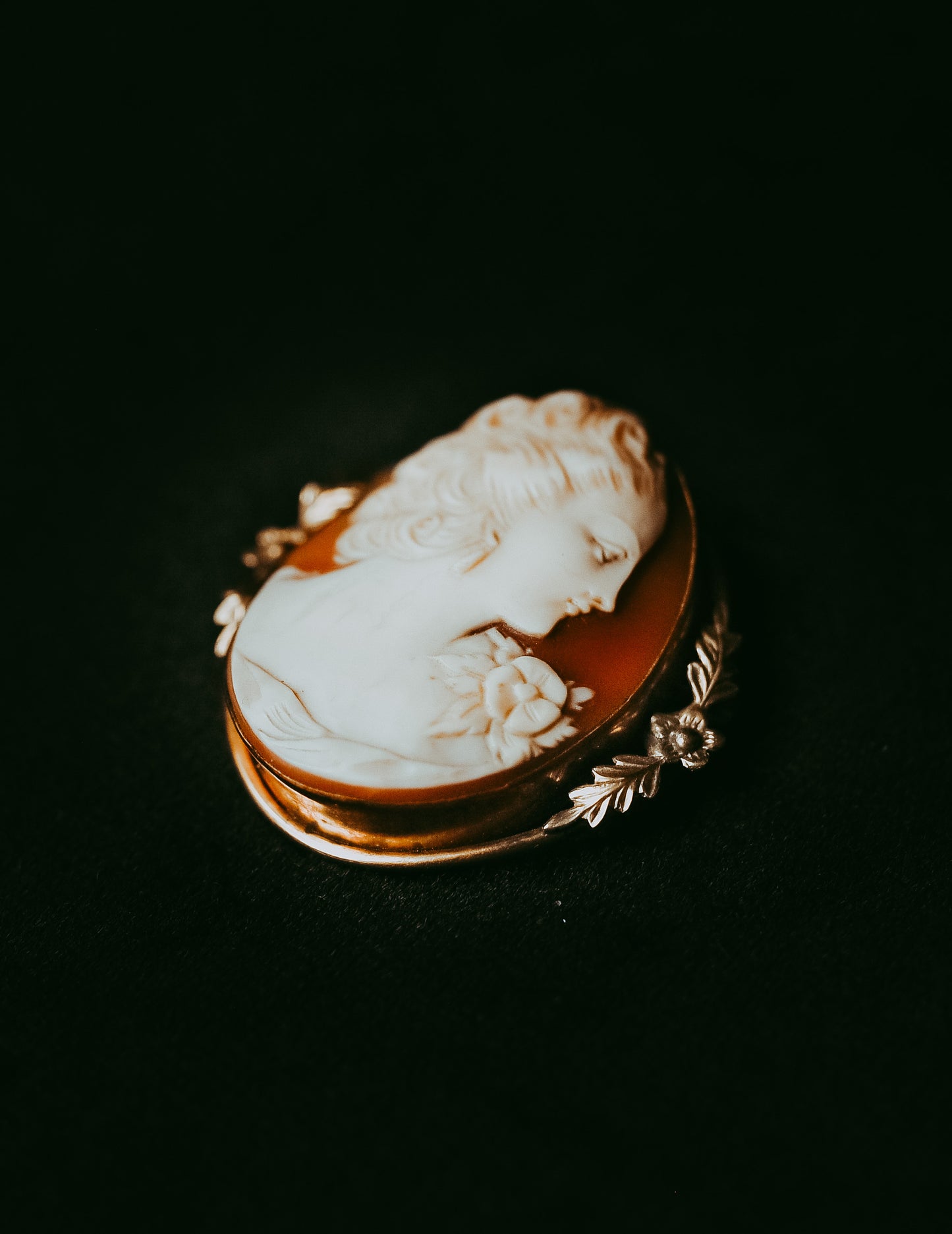My Darling Juliet | Vintage Van Dell Cameo Brooch / Pendant