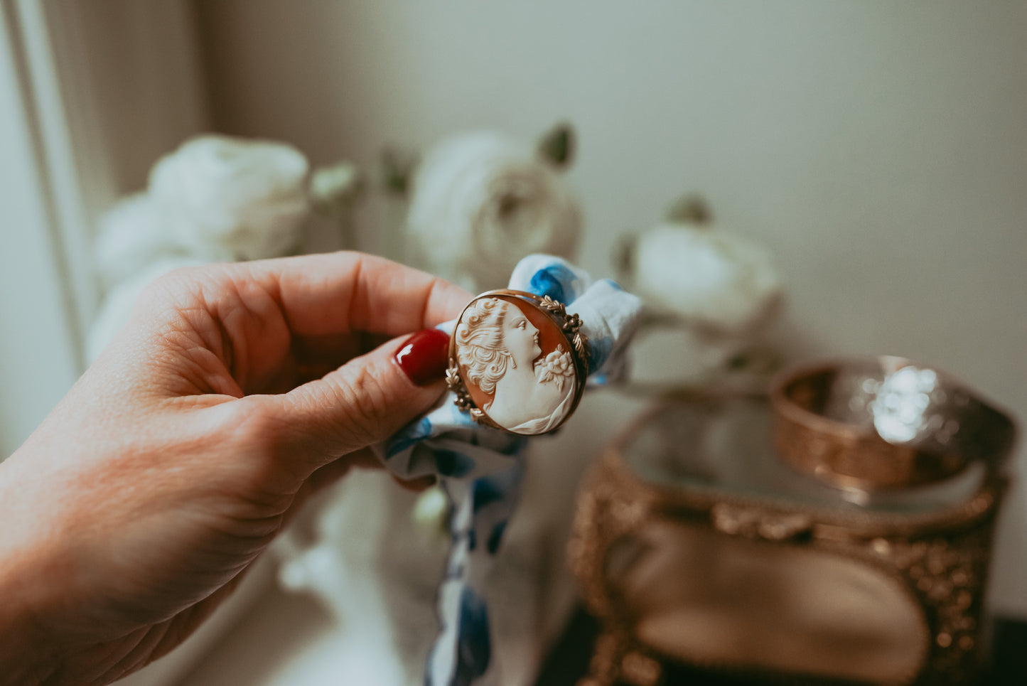 My Darling Juliet | Vintage Van Dell Cameo Brooch / Pendant