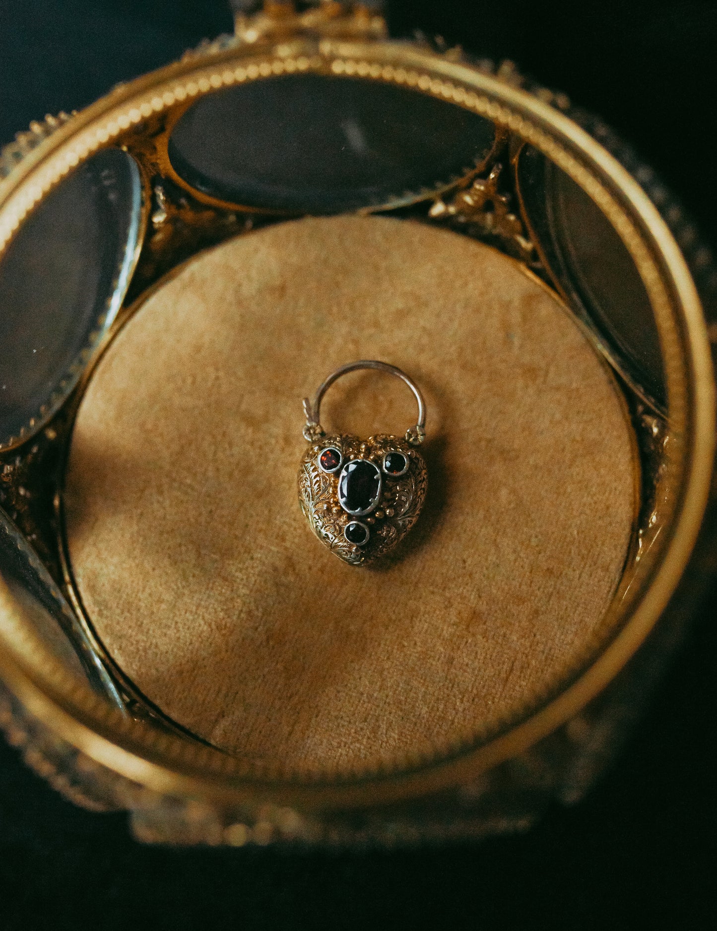 My Darling Juliet | Late Georgian Garnet Padlock Heart Locket (1780–1837)