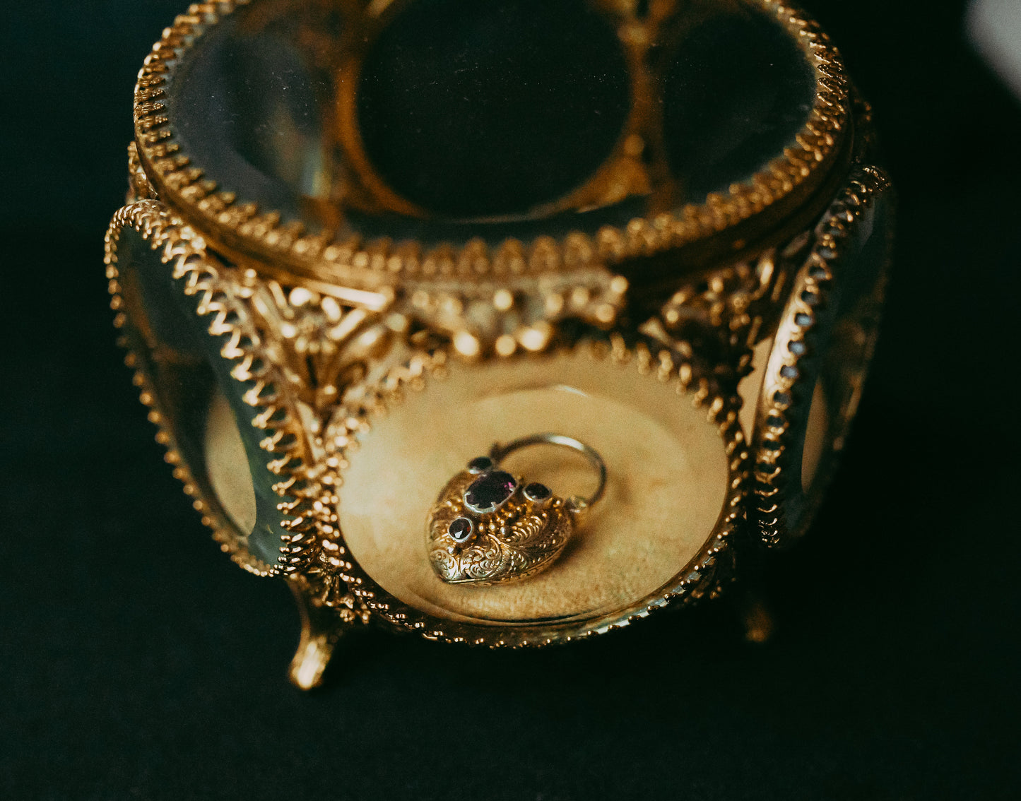 My Darling Juliet | Late Georgian Garnet Padlock Heart Locket (1780–1837)