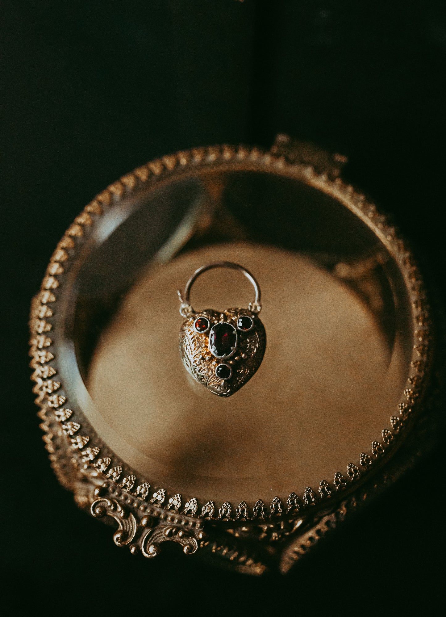 My Darling Juliet | Late Georgian Garnet Padlock Heart Locket (1780–1837)