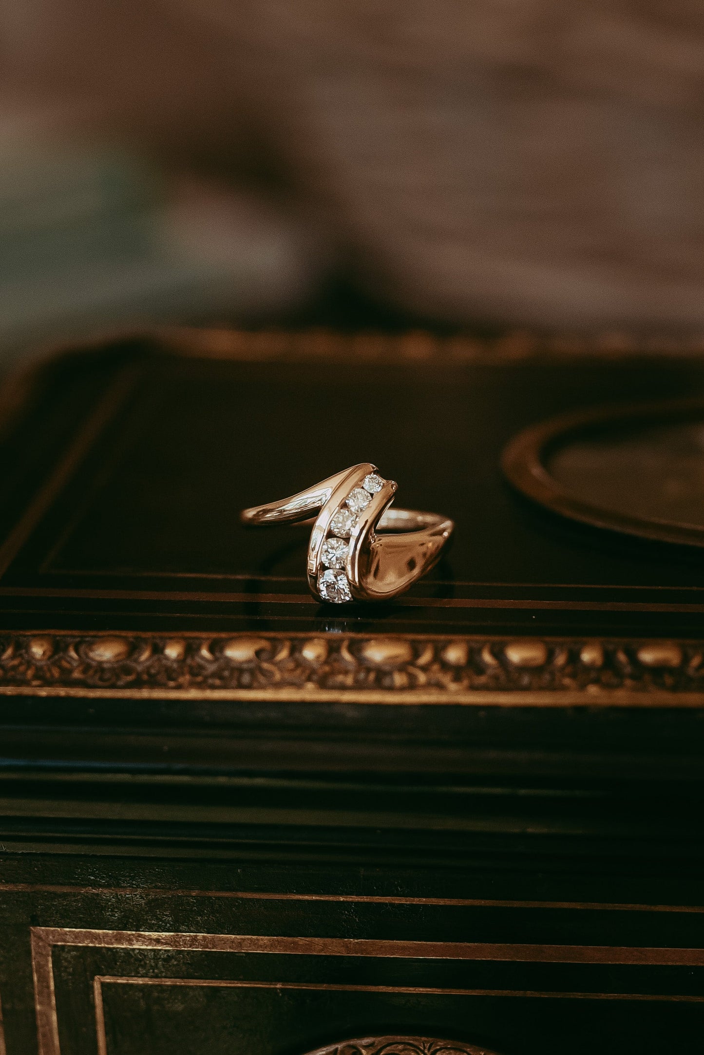 Vintage 10K Gold Diamond Wave Pinky Ring | Five Graduated Diamonds