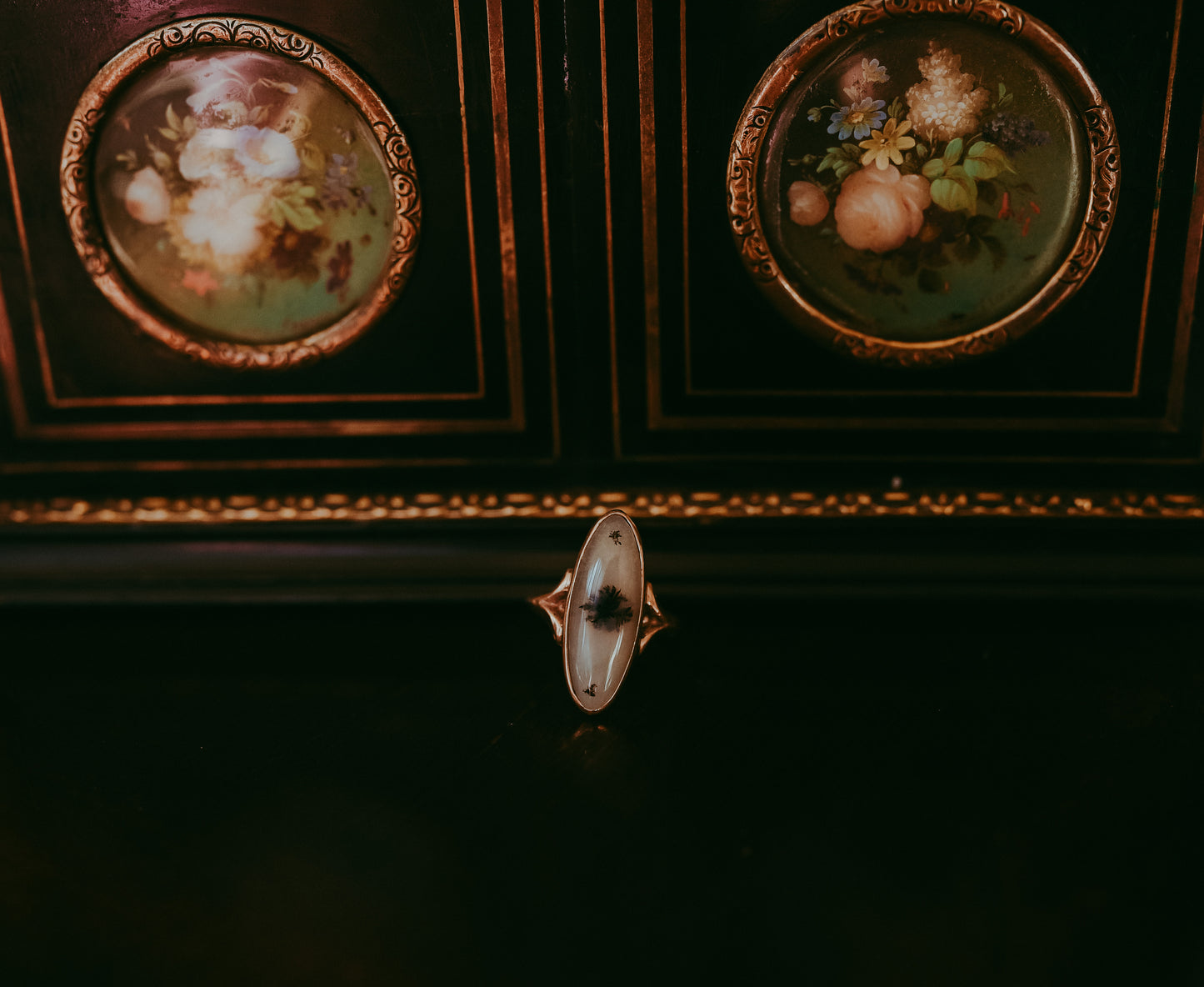 Likely Late Victorian–Early Edwardian Moss Agate Ring in 10k Gold