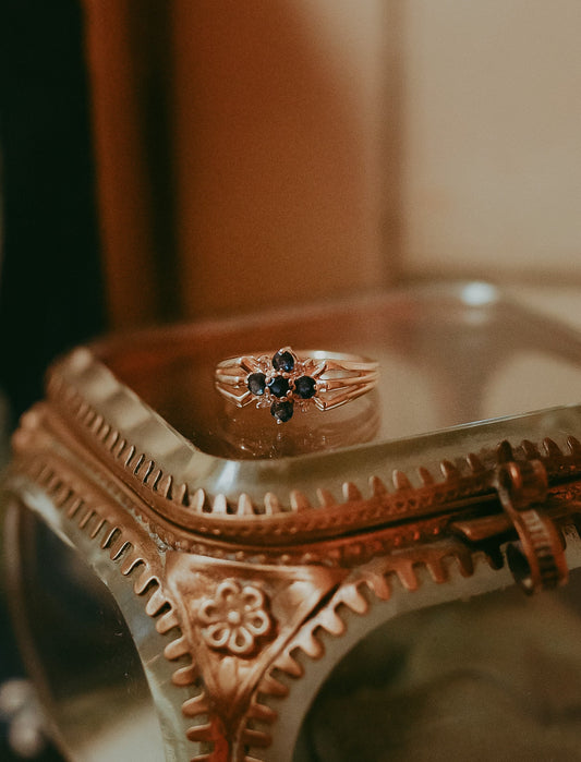 Vintage 14K Gold Sapphire & Diamond Floral Ring