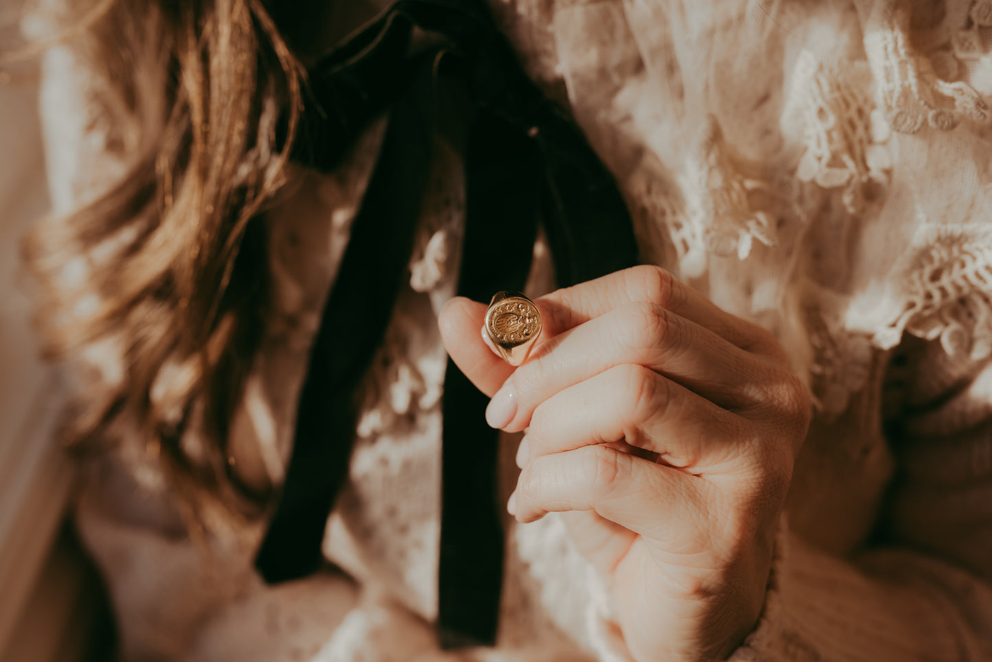 My Darling Juliet | 18K Gold Pineapple Signet Ring