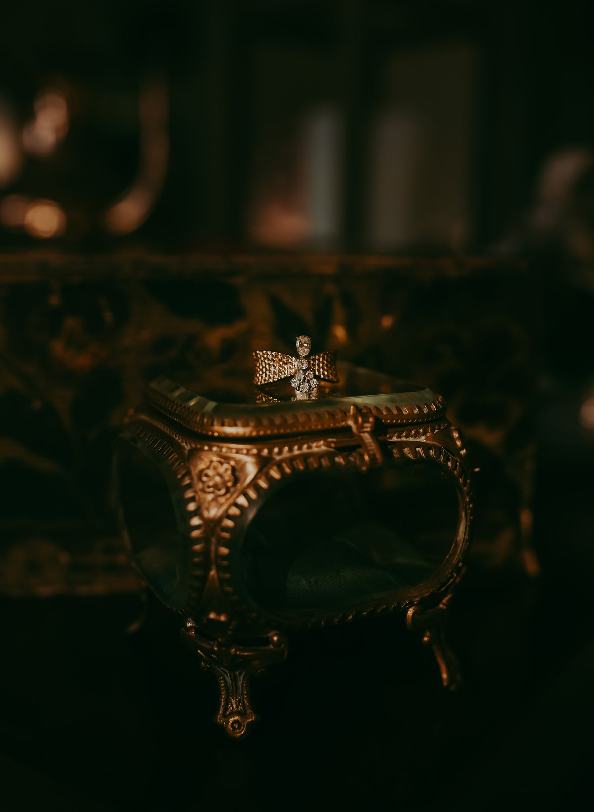 Vintage Sculptural Diamond Band in 14K Gold | Pear and Round Cut Diamonds | circa 1960s
