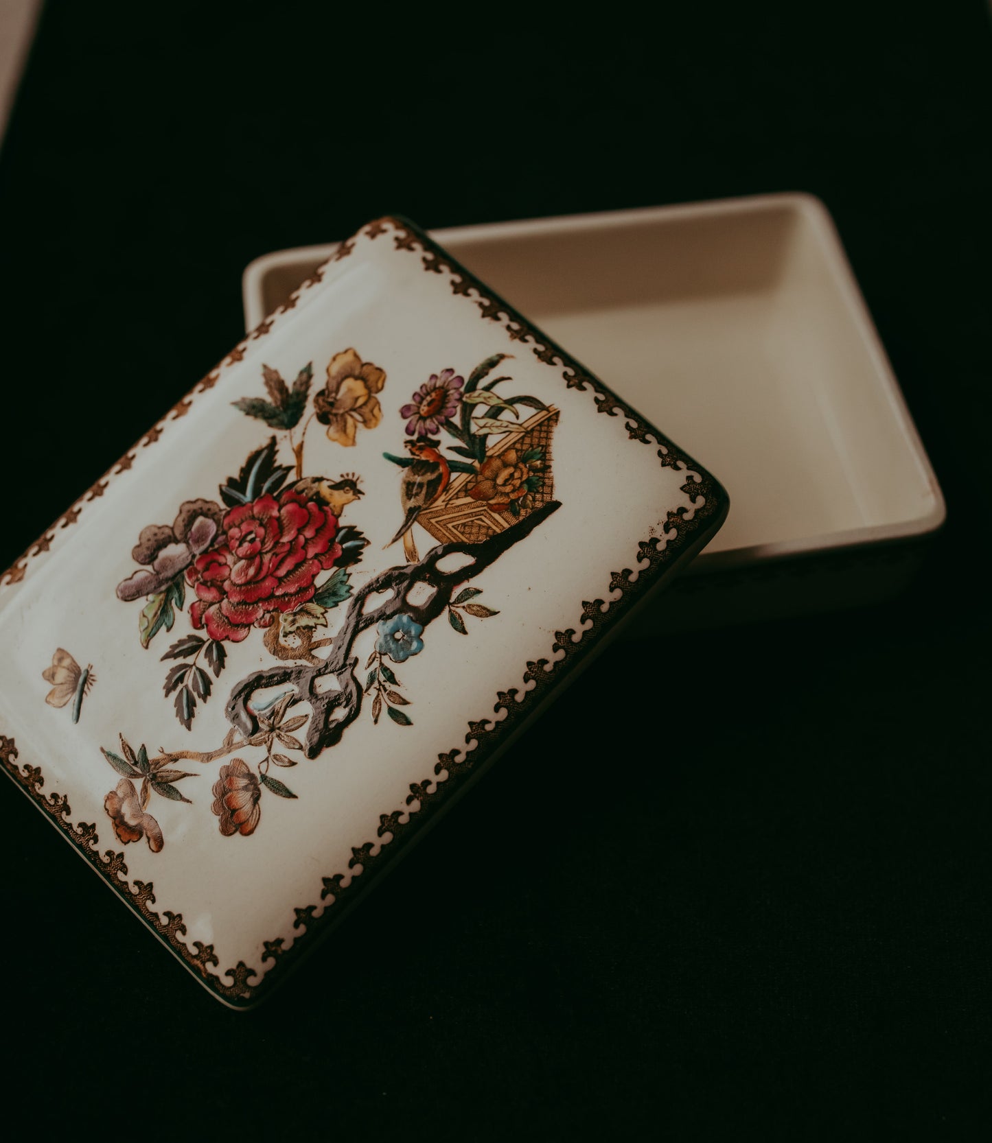 My Darling Juliet | Vintage Wedgwood Chinoiserie Trinket Box
