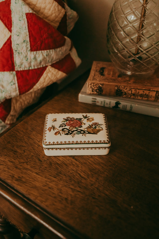 My Darling Juliet | Vintage Wedgwood Chinoiserie Trinket Box