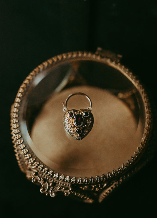 My Darling Juliet | Late Georgian Garnet Padlock Heart Locket (1780–1837)